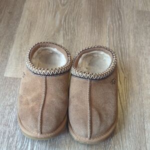 Uggs Tasmans Size 2 Big Girls